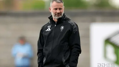 “新赛季英超积分榜预测：曼城居首，利物浦紧追不舍，争冠前景看好”