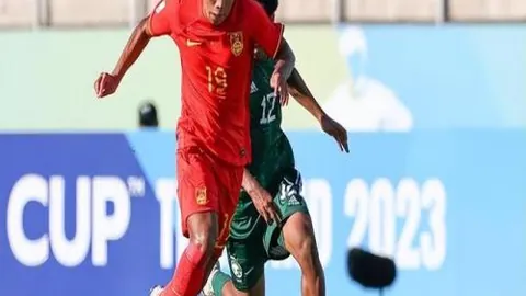 利物浦与曼联战平2-2，阿玛德扭转局势，积分榜领先优势缩至6分